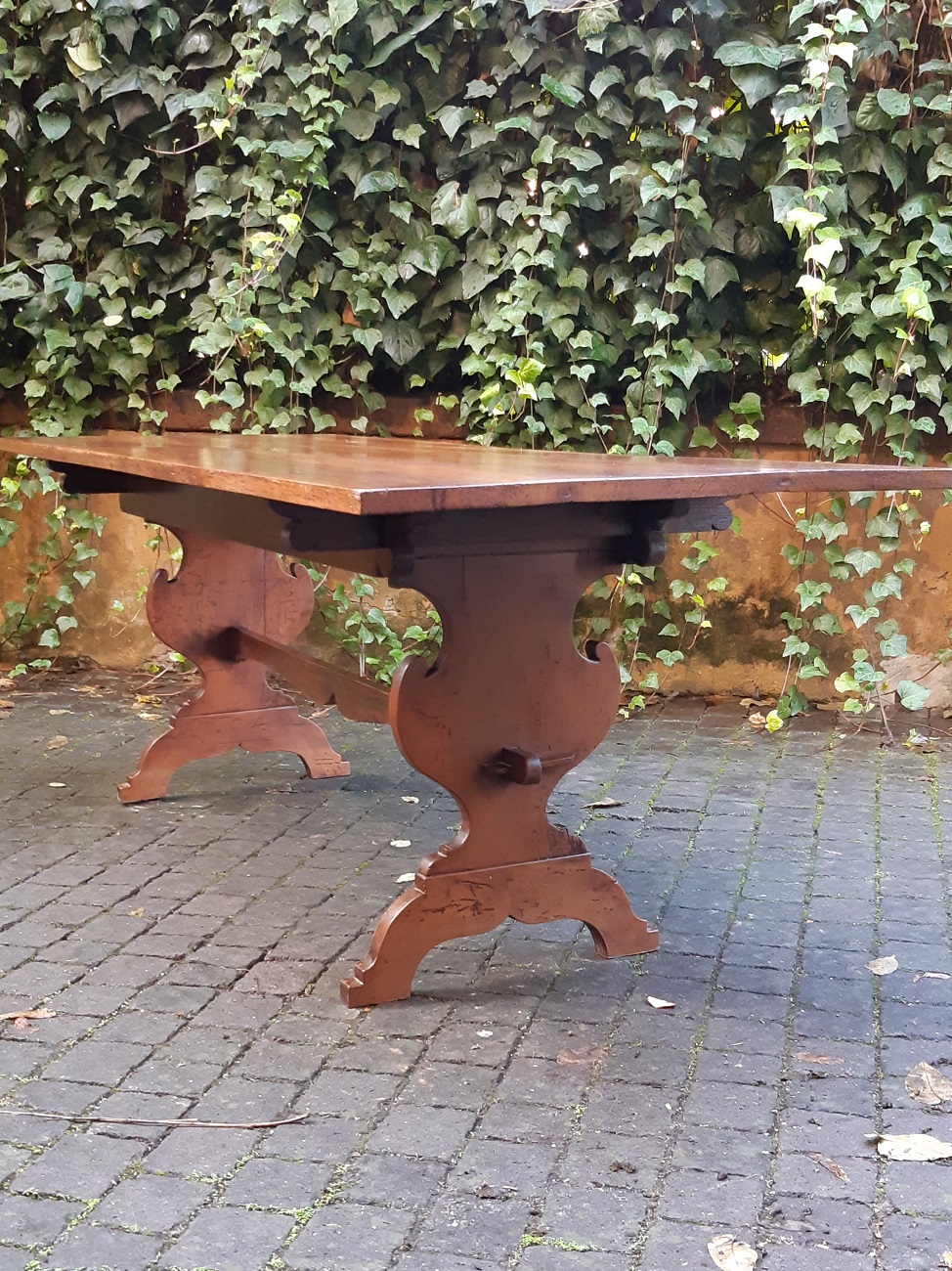 Tavolo Fratino antico in noce - immagine 4