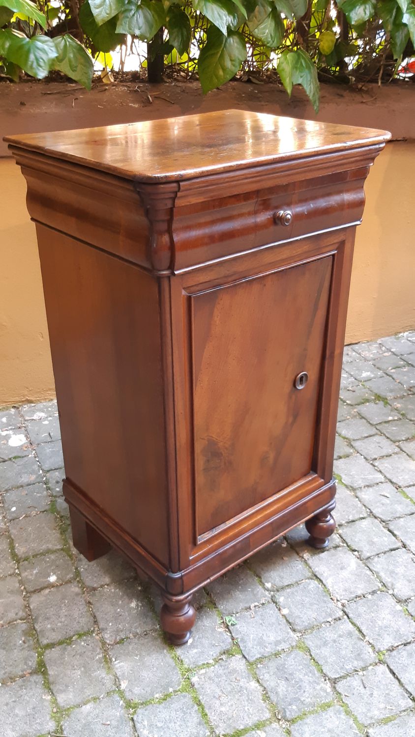 Coppia comodini antichi con la gola - immagine 3