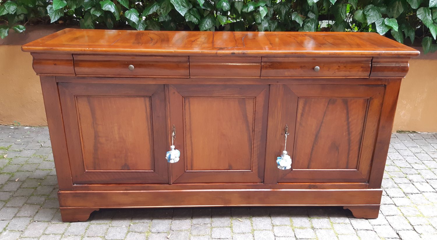 Credenza cappuccina antica a 3 ante