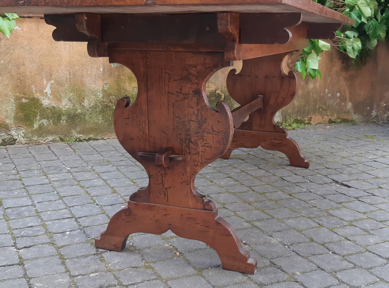 Tavolo Fratino antico in noce - immagine 9